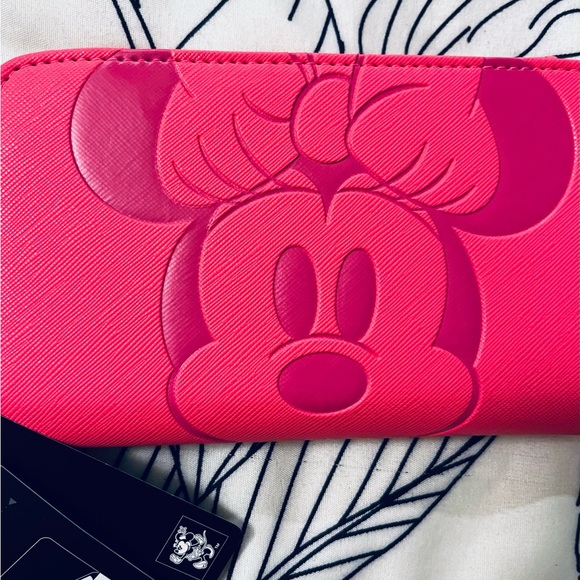 Disney MINNIE MOUSE Tech Wallet - Picture 4 of 9